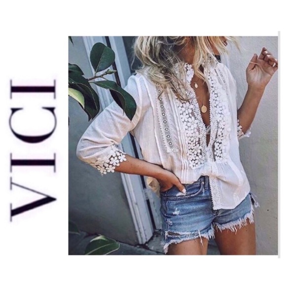 Vici Tops - VICI You’re All Mine Lace Embroidered Boho Shirt M